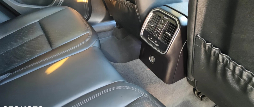 Porsche Macan cena 164900 przebieg: 65000, rok produkcji 2018 z Golina małe 191